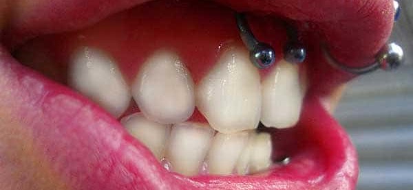 piercing encias retraidas