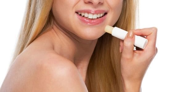 como eliminar granos en el labio