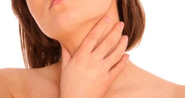 como curar las llagas en la garganta