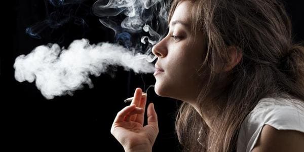 causas piedras en la garganta