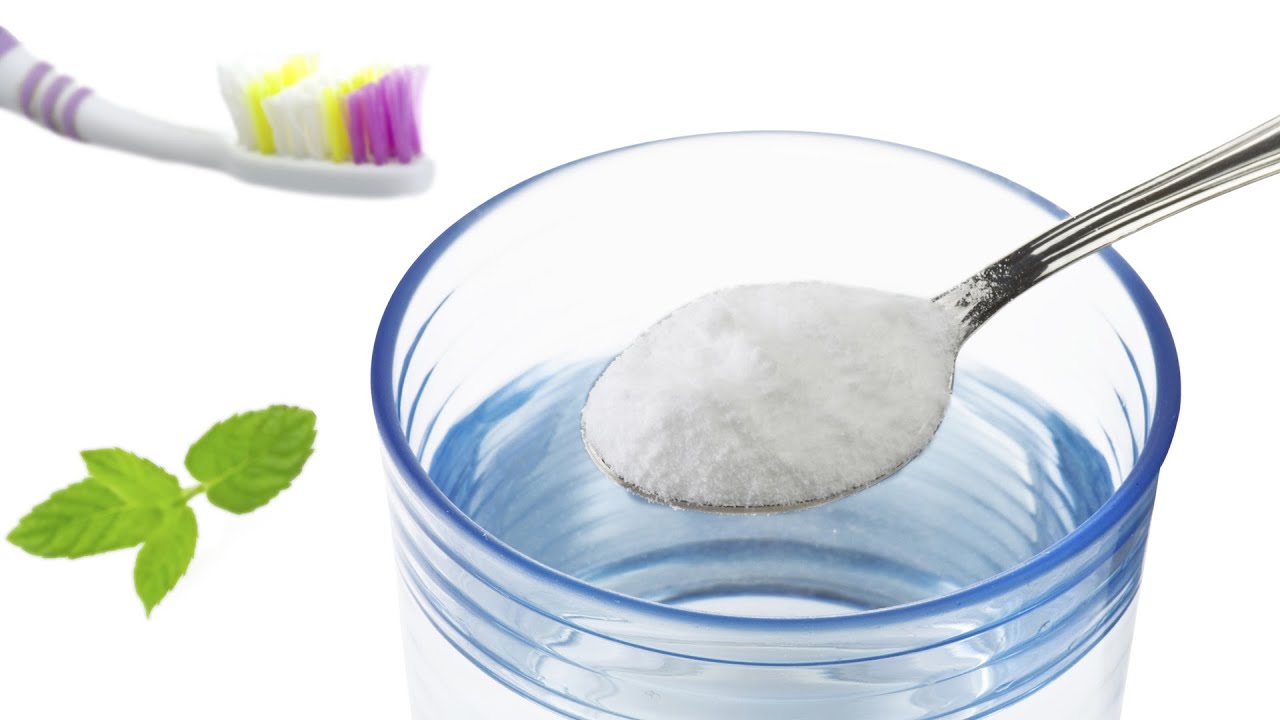 ¿Es bueno el bicarbonato para cepillarse los dientes?